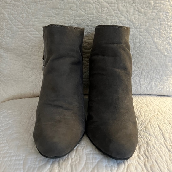 BCBG Paris Gray Wyno Wedge Booties 8.5 - Picture 2 of 7